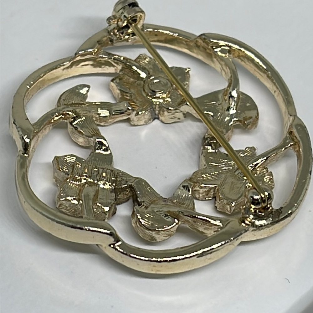 Sarah Coventry circa 1975 Elegant Gold tone  Floral Brooch pin - Picture 6 of 10